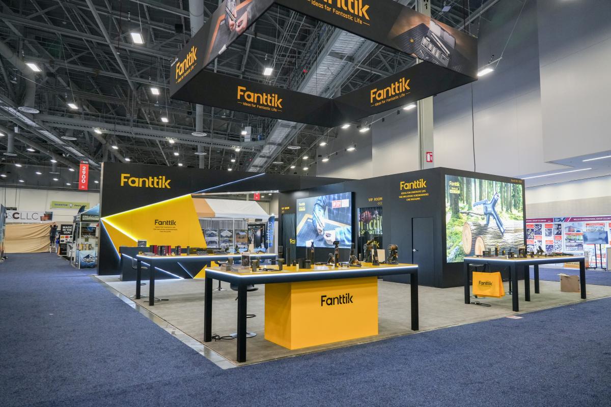 Fantik exhibition stand with digital displays at a trade show