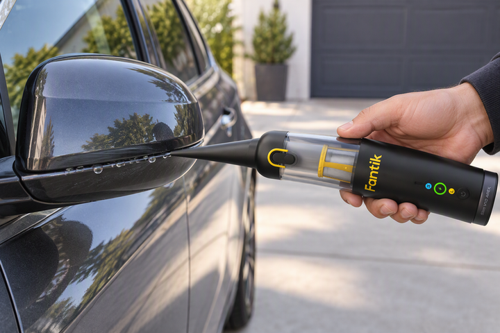 How to Dry Water From Car Mirror Gaps With a Blower